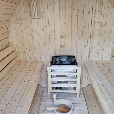 וינה Villa With Private Sauna And Jacuzzi, 8 Min From Schloss Schoebrunn מראה חיצוני תמונה