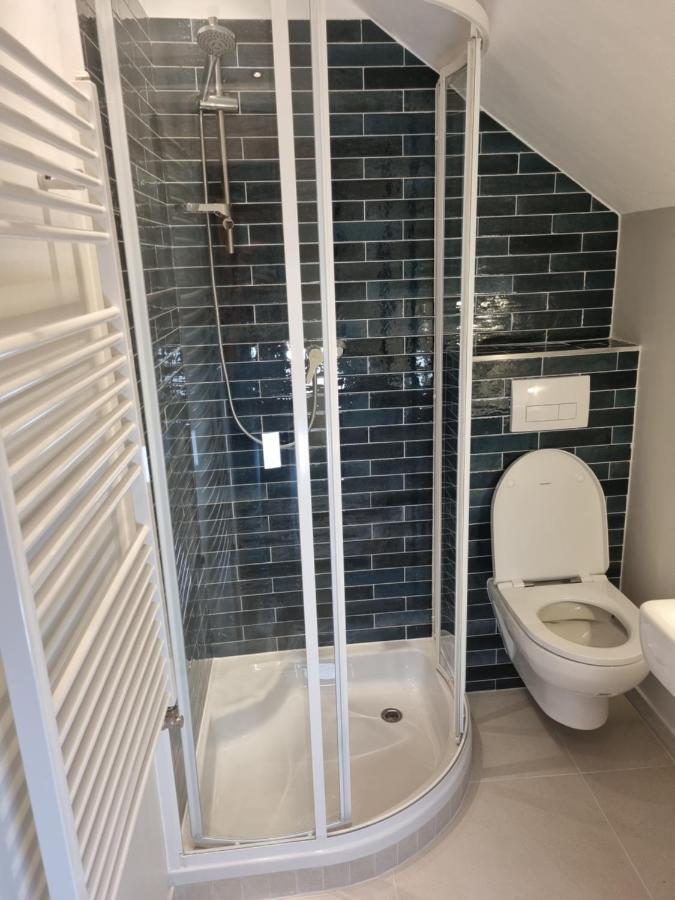 וינה Villa With Private Sauna And Jacuzzi, 8 Min From Schloss Schoebrunn מראה חיצוני תמונה
