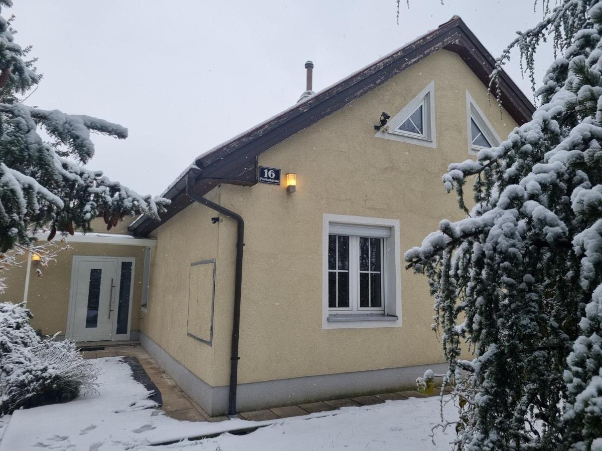 וינה Villa With Private Sauna And Jacuzzi, 8 Min From Schloss Schoebrunn מראה חיצוני תמונה