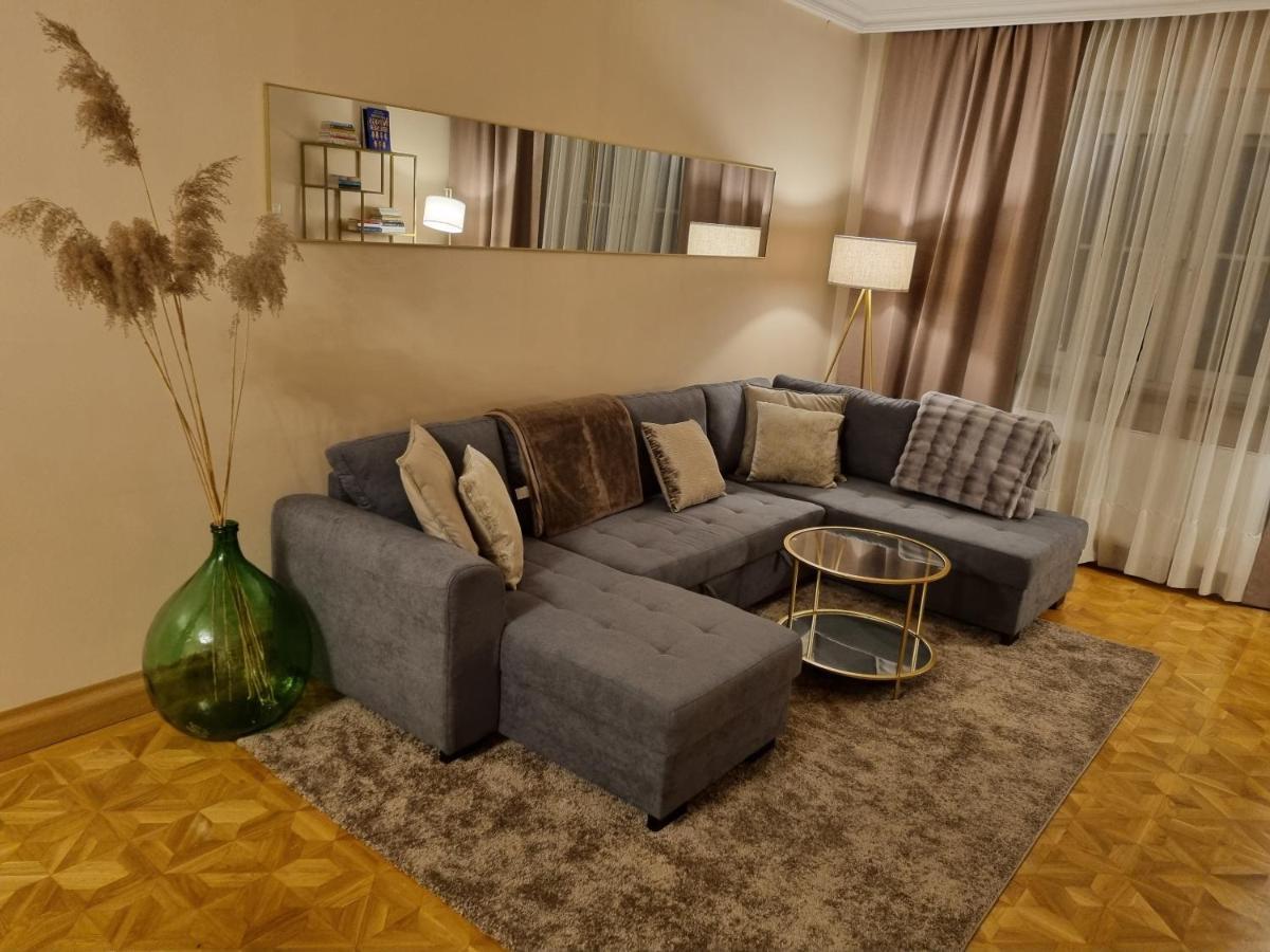 וינה Villa With Private Sauna And Jacuzzi, 8 Min From Schloss Schoebrunn מראה חיצוני תמונה