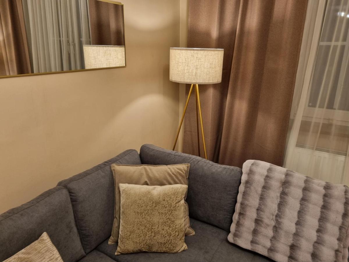 וינה Villa With Private Sauna And Jacuzzi, 8 Min From Schloss Schoebrunn מראה חיצוני תמונה