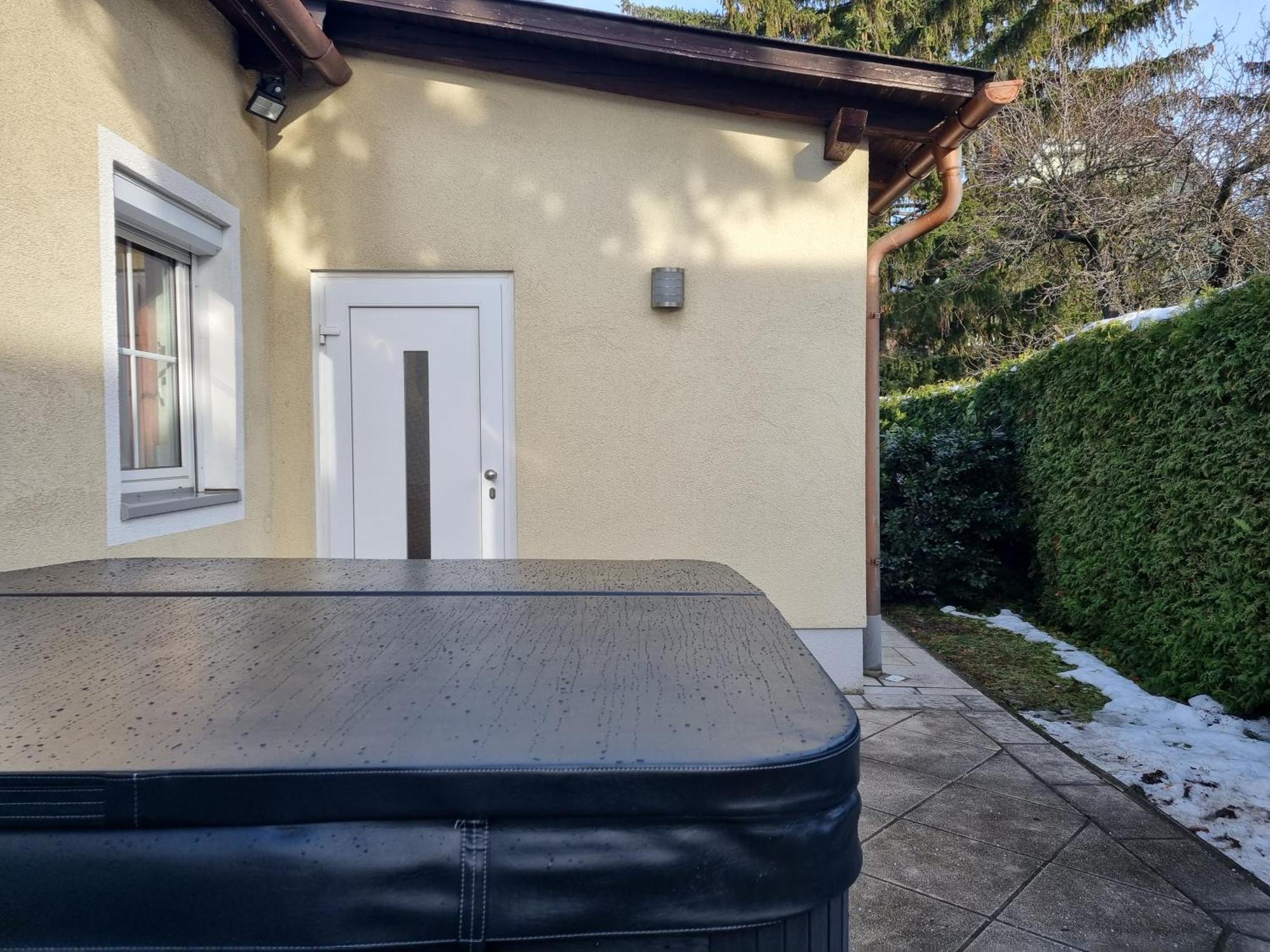 וינה Villa With Private Sauna And Jacuzzi, 8 Min From Schloss Schoebrunn מראה חיצוני תמונה
