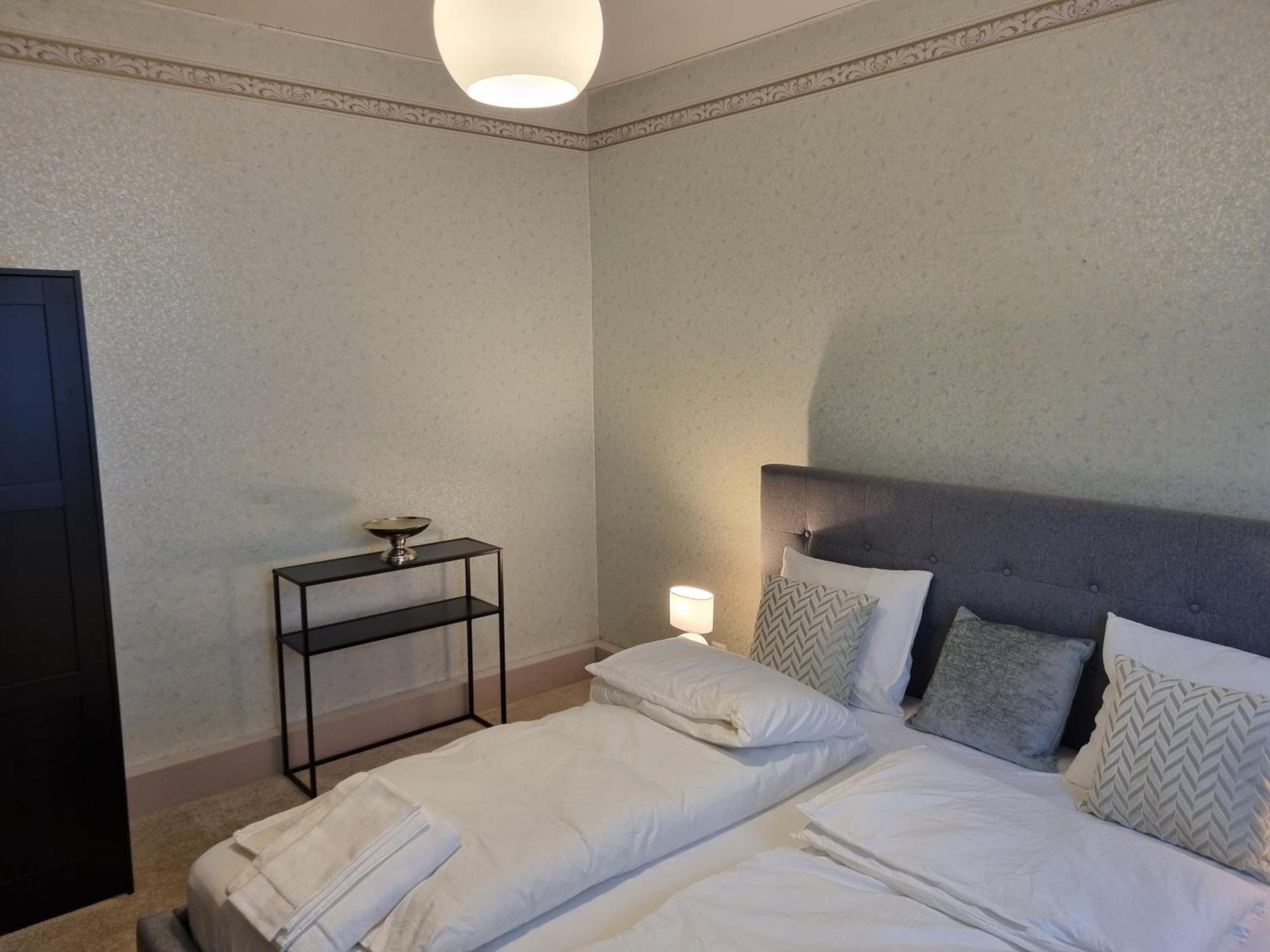 וינה Villa With Private Sauna And Jacuzzi, 8 Min From Schloss Schoebrunn מראה חיצוני תמונה