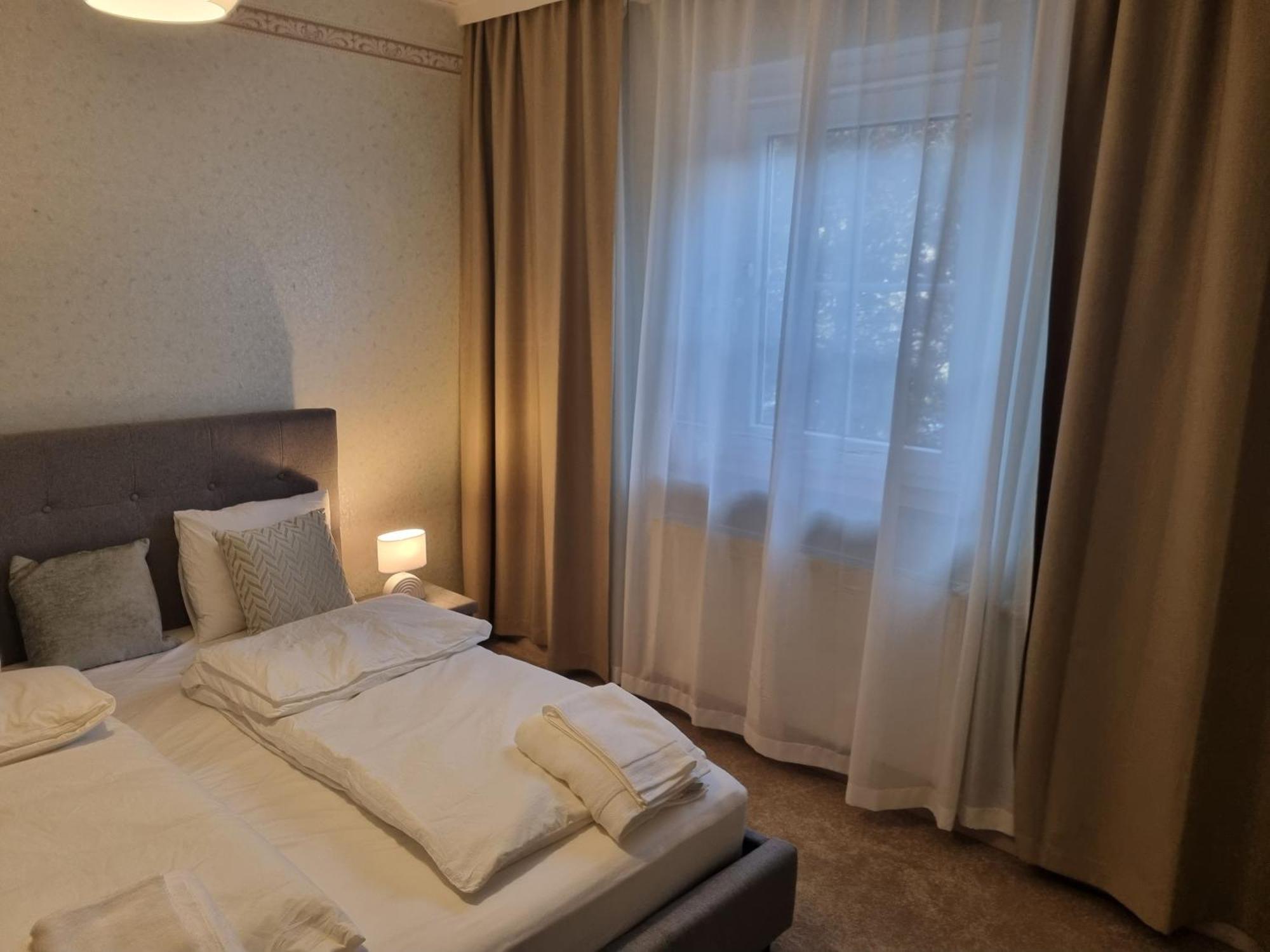 וינה Villa With Private Sauna And Jacuzzi, 8 Min From Schloss Schoebrunn מראה חיצוני תמונה