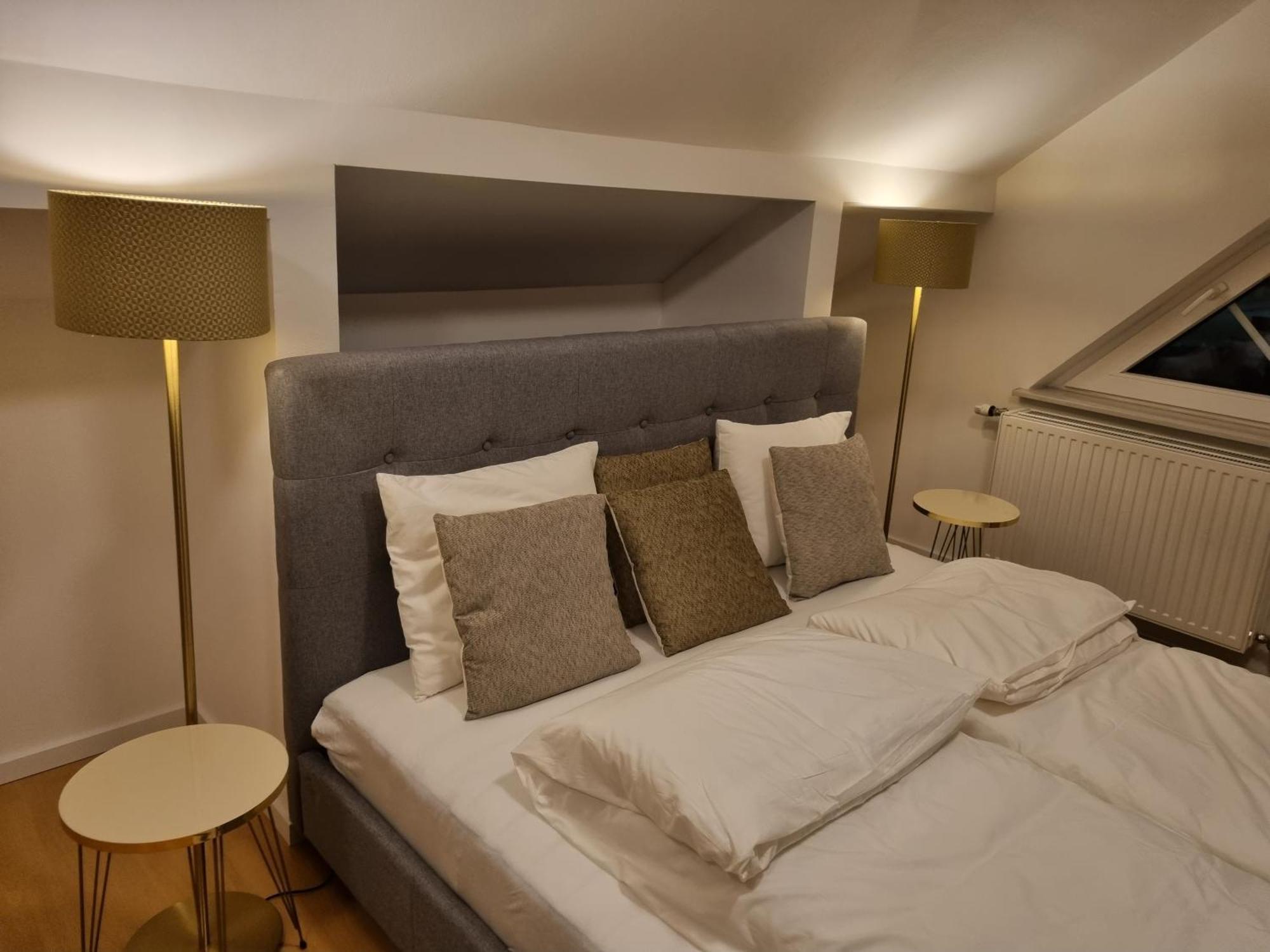 וינה Villa With Private Sauna And Jacuzzi, 8 Min From Schloss Schoebrunn מראה חיצוני תמונה